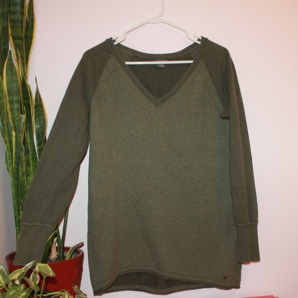 CLOSET CLOSING!!Eddie Bauer Knit Pull over